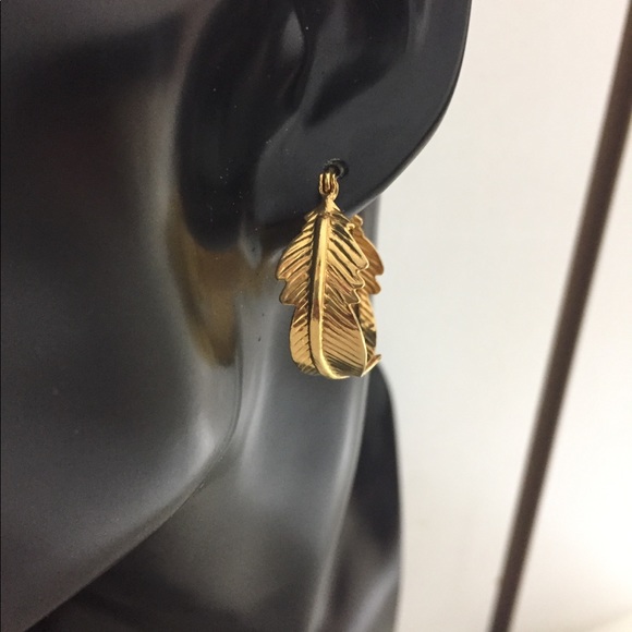 Leaf Design Round Hoop Earrings In 18K Gold Filled - Picture 2 of 4